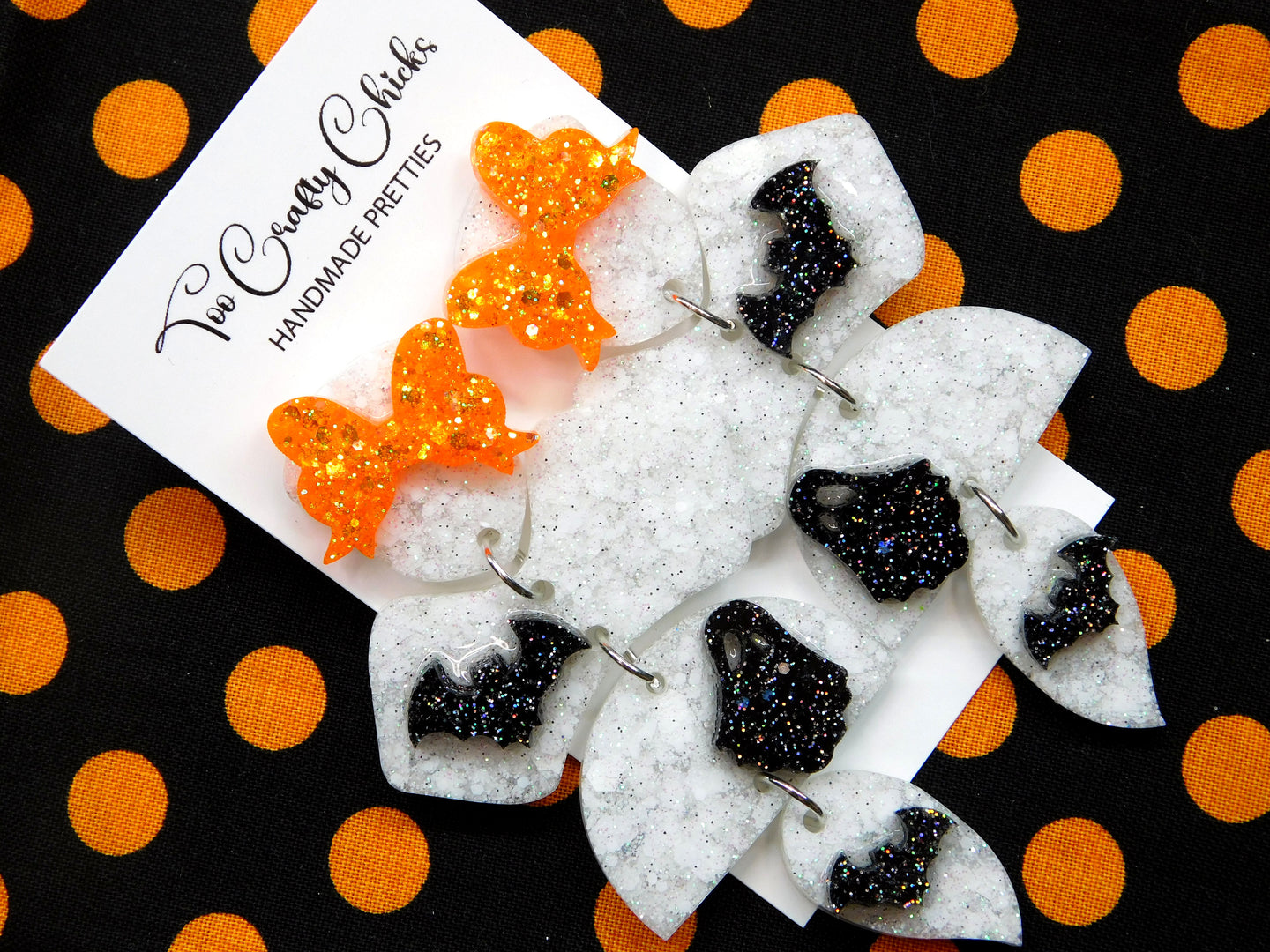 White 4 Tier Dangles w/ Black Bats & Ghost and Orange Bows